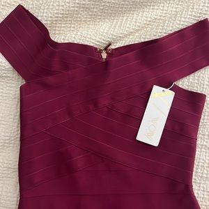 VICI body con dress. Off the shoulderPinkpurple color full zip back,gold zipper
